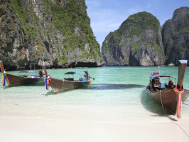 Strand in Thailand und die boots